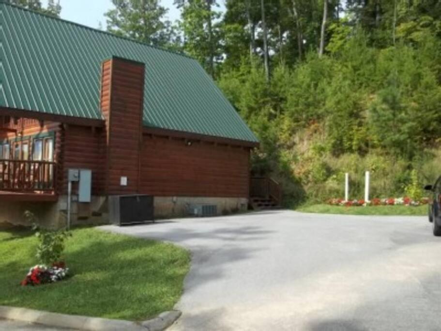 Solid Ground Lodge With Yard! Pigeon Forge Ngoại thất bức ảnh
