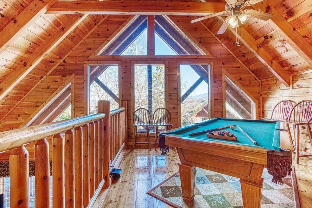 Solid Ground Lodge With Yard! Pigeon Forge Ngoại thất bức ảnh