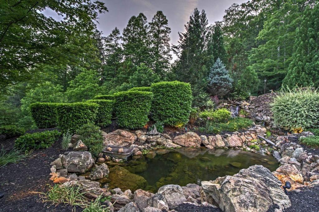 Solid Ground Lodge With Yard! Pigeon Forge Ngoại thất bức ảnh