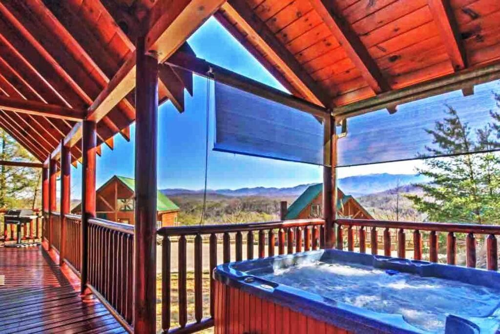Solid Ground Lodge With Yard! Pigeon Forge Ngoại thất bức ảnh