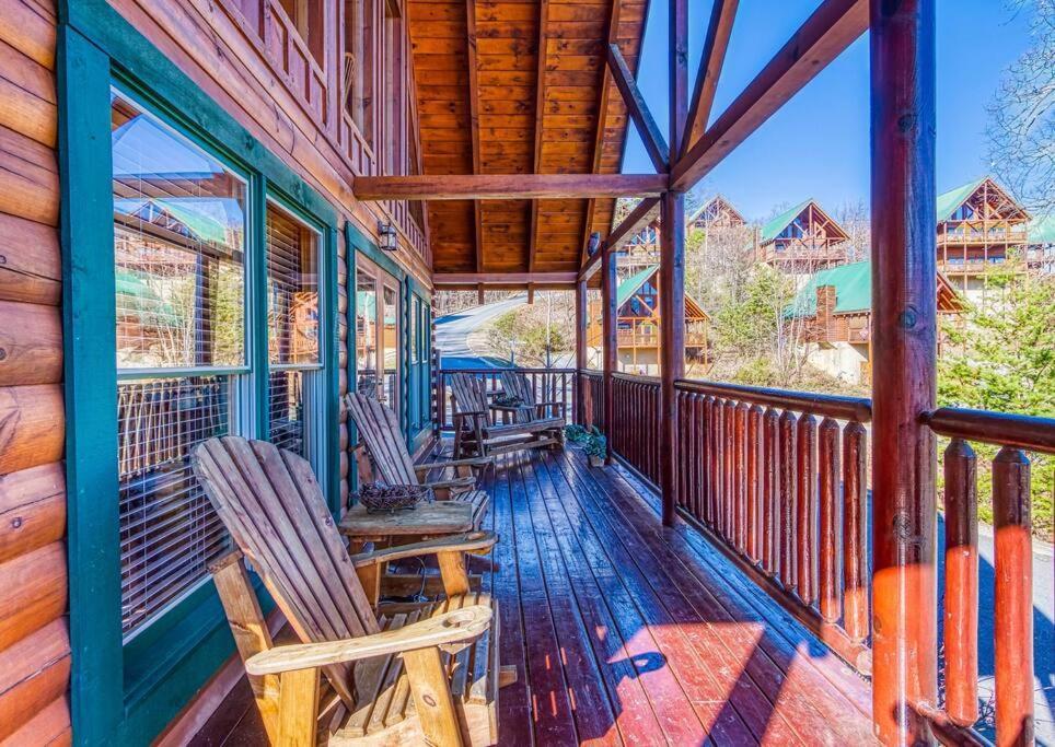 Solid Ground Lodge With Yard! Pigeon Forge Ngoại thất bức ảnh
